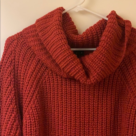 Cropped Sweater - Picture 2 of 4